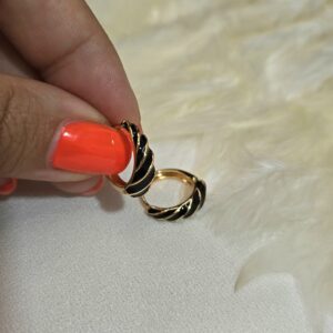 گوشواره میناکاری شده مشکی برند ژوپینگ 2032