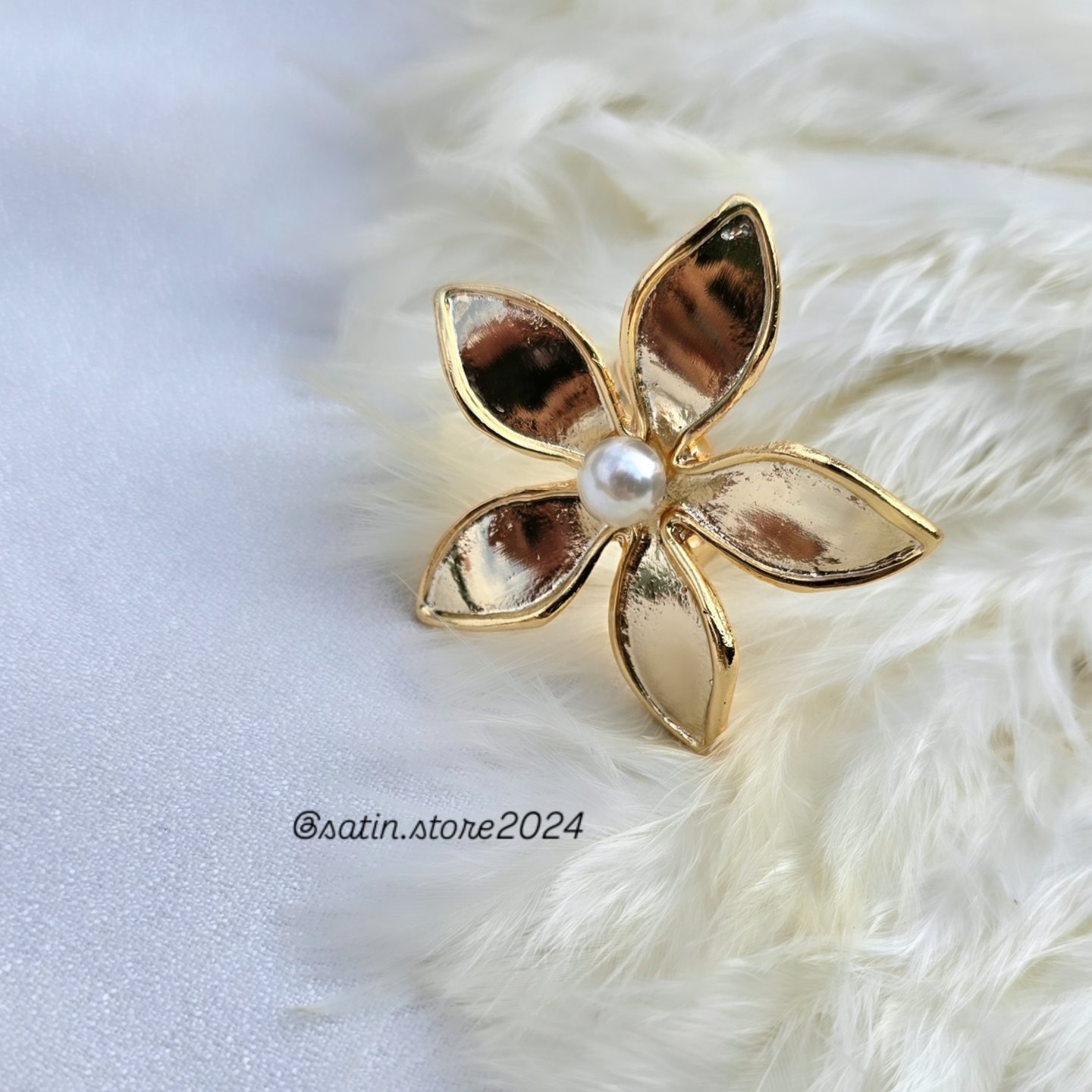 انگشتر گل مرواریدی فشن طلایی کد 4005