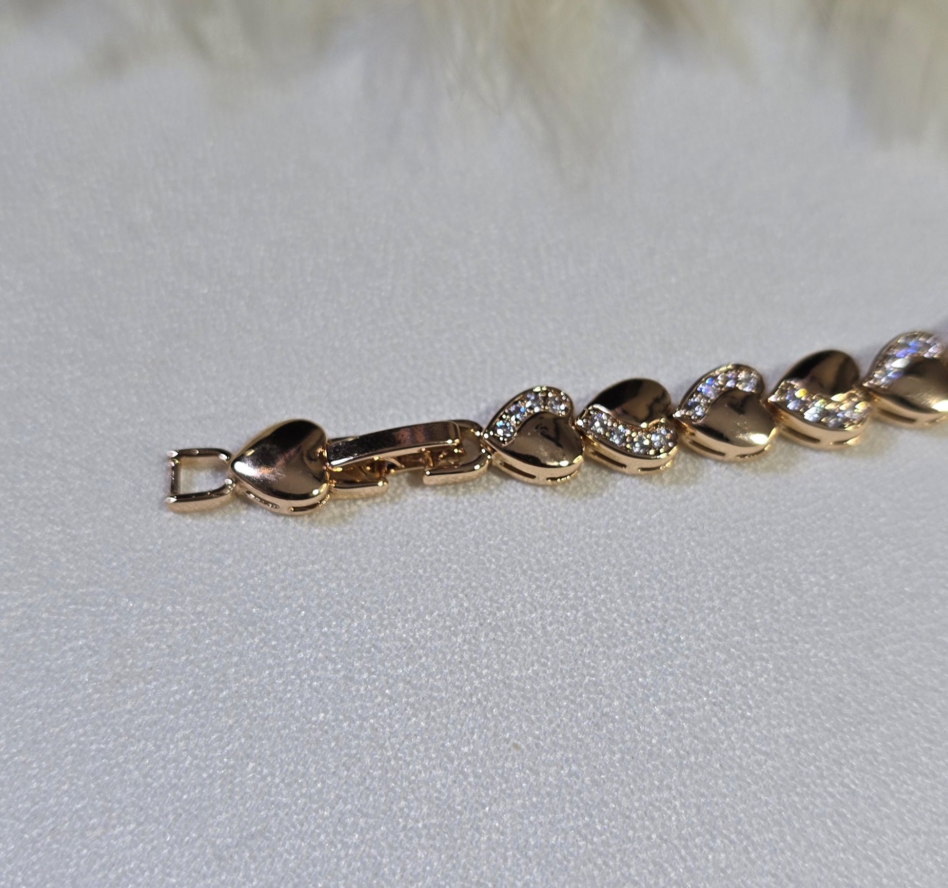 دستبند قلبی نگین کاری شده رنگ ثابت کد 3027