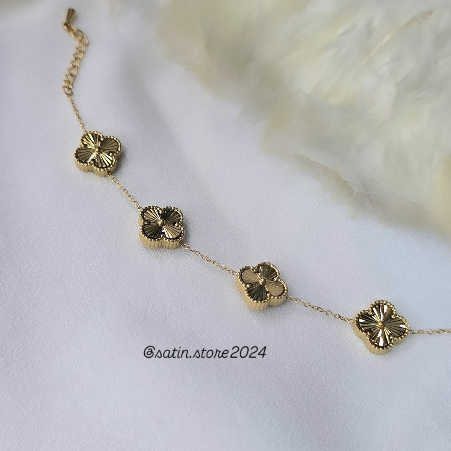 1000086294.jpg دستبند طلایی ونکلیف استیل رنگ ثابت کد 3020 - Image 1