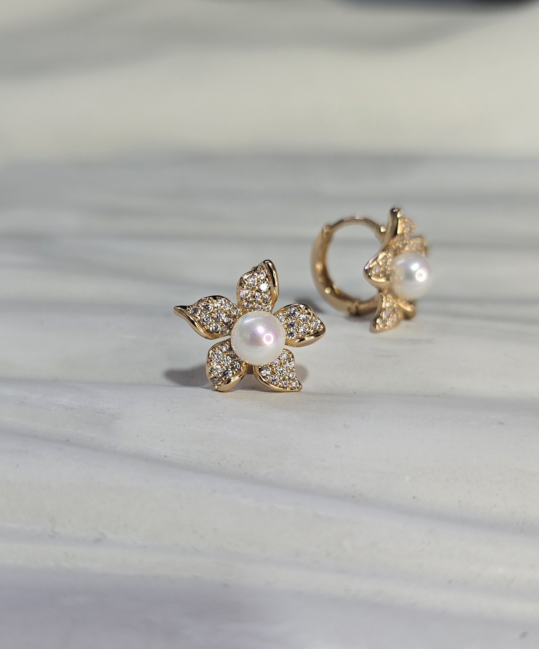 1000088171.jpg گوشواره گل مرواریدی کد 2047 - Image 1