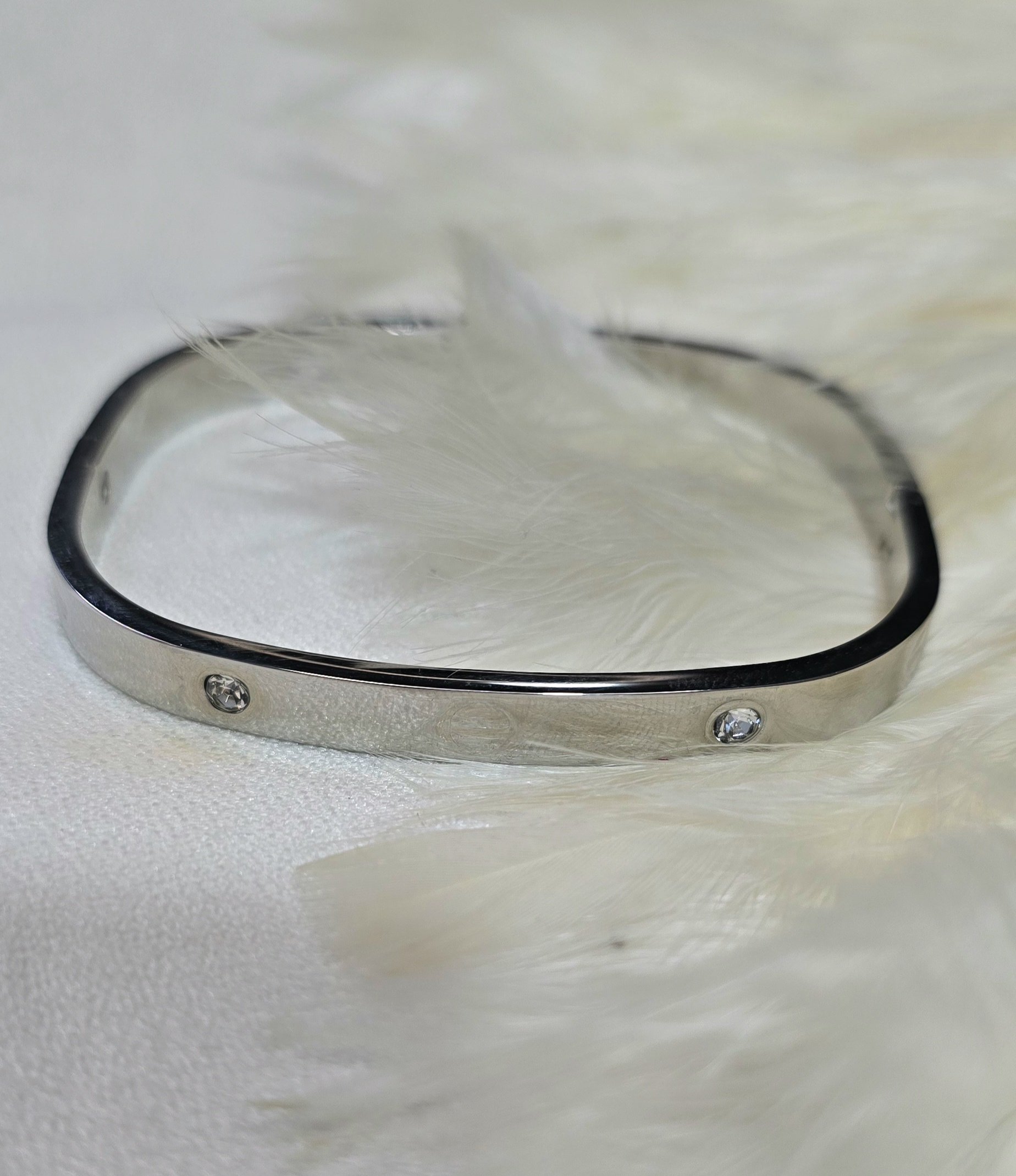 2026/02/1000108747.jpg دستبند لاو کارتیر استیل مربعی کد 3063 - Image 1