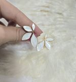 گوشواره گل سفید فانتزی کد 2093 - Image 2